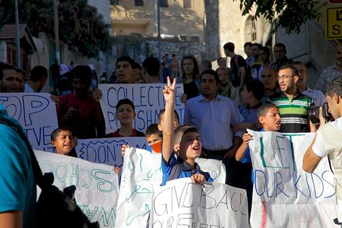 Les Palestiniens exigent la fin du châtiment collectif à Al-Khalil/Hébron et l\'ouverture de la Rue Shuhada (vidéos)